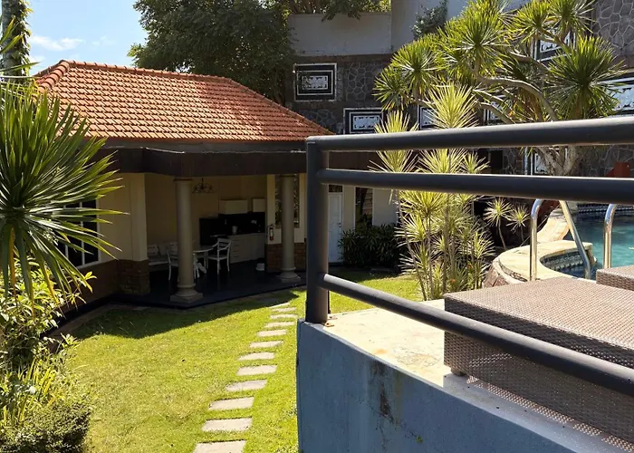 The Beverly Hills Bali 别墅 *