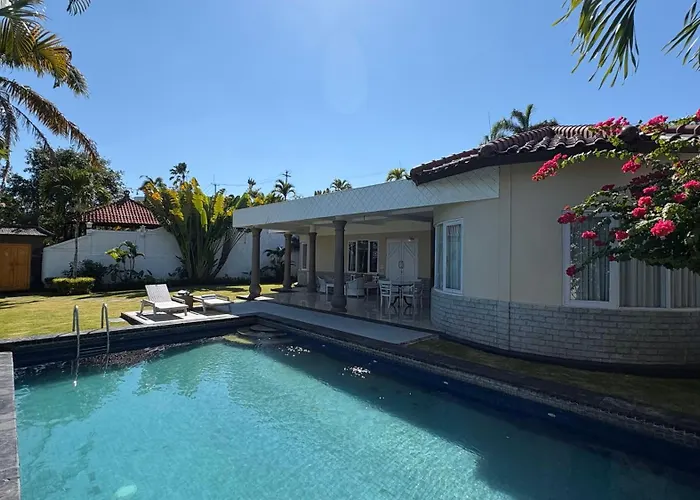 The Beverly Hills Bali Вилла Джимбаран