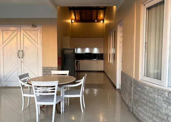 The Beverly Hills Bali Вилла Джимбаран