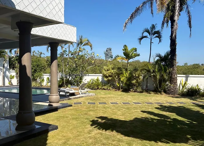 The Beverly Hills Bali Вилла Джимбаран
