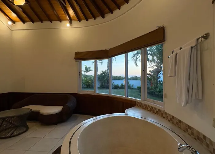 The Beverly Hills Bali Вилла Джимбаран